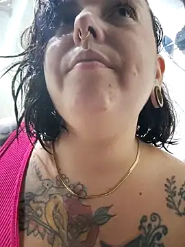 Divine Pouvoir online show from February 14, 9:39 pm