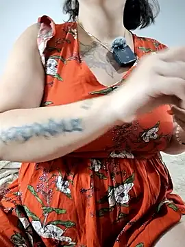 Divine Pouvoir online show from January 6, 3:59 pm