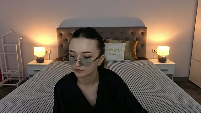 CyrenaLuxe online show from April 3, 1:53 pm