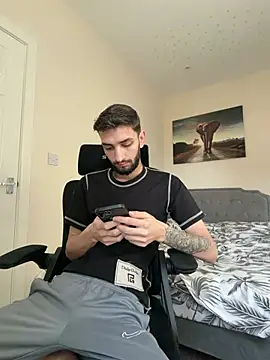 Juliann69Ramiro online show from January 14, 1:27 pm