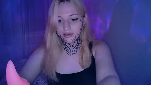 AlexaLaRose2 online show from December 14, 9:20 pm