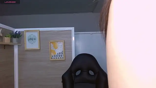 Valery Herrera  online show from January 8, 8:13 pm