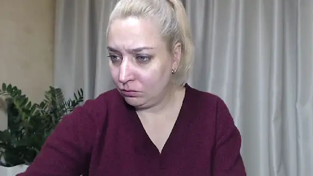Snapshot of sweetpussy13 chatting on September 30, 5:57 am sweetpussy13 online show from September 30, 5:57 am