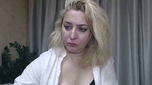 Snapshot of sweetpussy13 chatting on September 25, 5:39 am sweetpussy13 online show from September 25, 5:39 am