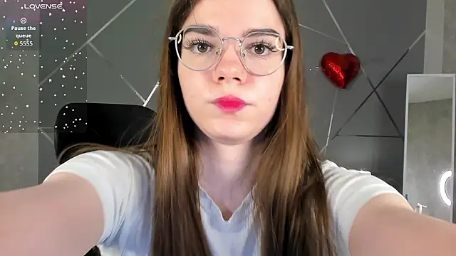 miss  evelyne online show from March 10, 7:23 am