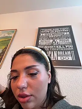 SilkyMira online show from February 7, 9:24 am