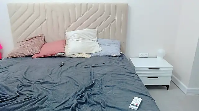 Hanna--Sweet online show from May 29, 6:17 pm