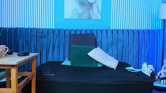 dahianeconnor online show from March 18, 2:00 pm