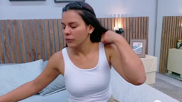 Mia Bellefort online show from March 25, 7:39 pm