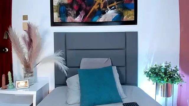 EllaVillaluna online show from December 20, 2:04 am