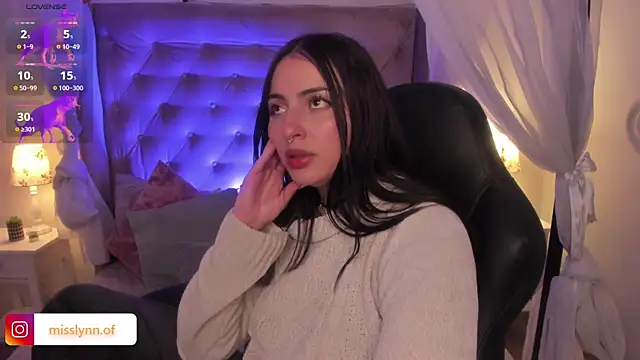 Missslynnn online show from April 8, 6:37 am