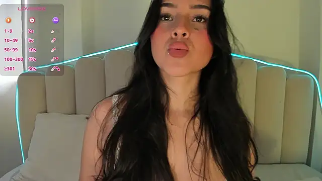 CataVelasco online show from April 18, 8:09 pm