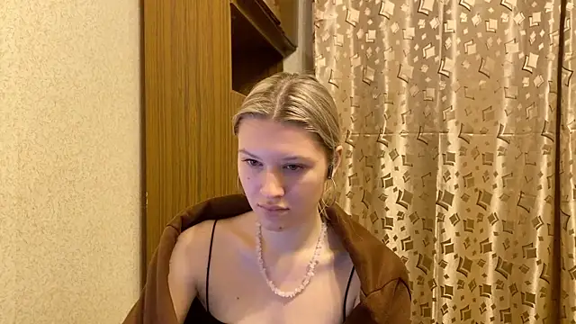 SkyeDavis online show from December 18, 8:35 pm