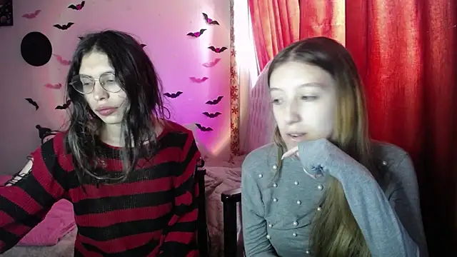 Briar y Blair online show from April 11, 3:05 pm