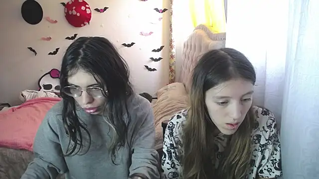 Briar y Blair online show from March 12, 4:20 pm