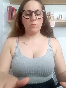 SofiEsteves online show from March 5, 2:46 pm