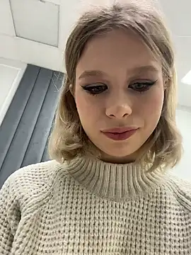 IvyBriggs online show from January 10, 6:12 pm