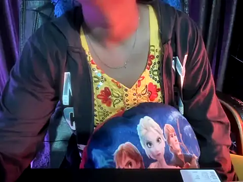 Snapshot of Priya_Sengar chatting on January 5, 5:27 pm Priya Sengar online show from January 5, 5:27 pm