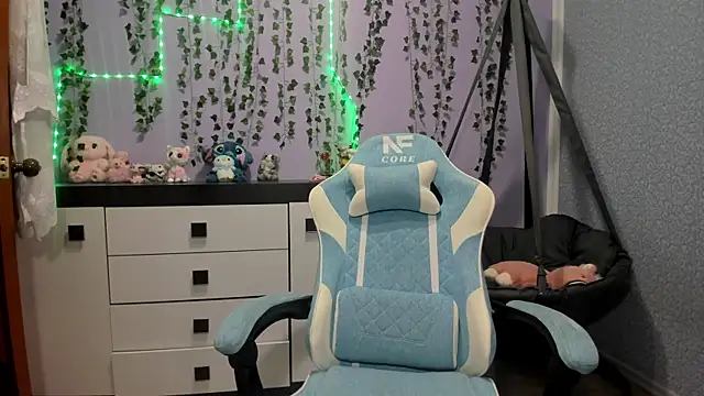 Yoonhee ki online show from March 23, 7:09 pm