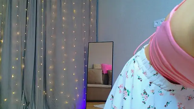 MidnightLily  online show from December 22, 2:58 am