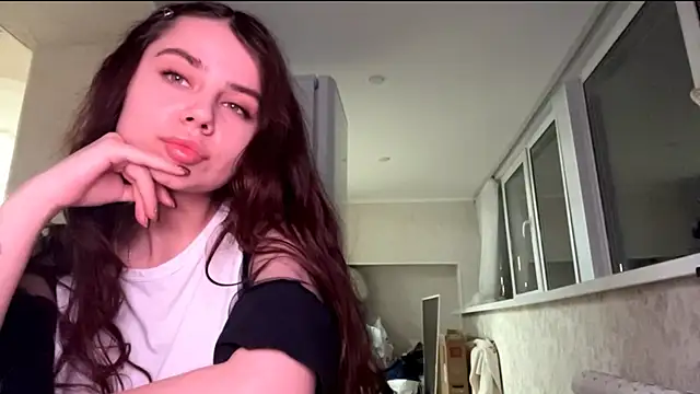 MiloyNoir online show from January 5, 6:00 pm