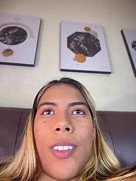 MiaSizzle online show from January 31, 7:11 pm