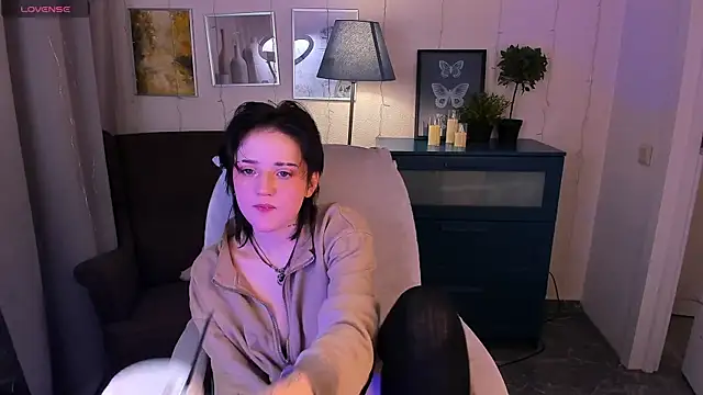 SarahShelby online show from February 19, 6:35 am