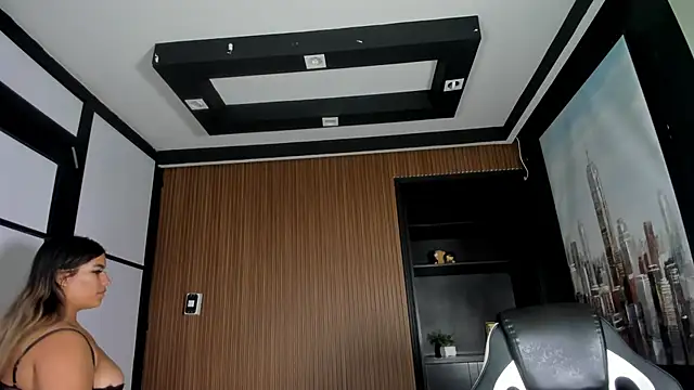 AmbarBrownn  online show from April 14, 10:32 pm