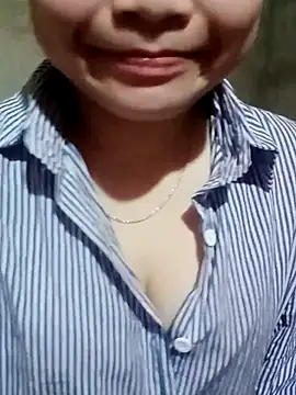 lili-roze online show from February 8, 9:02 am