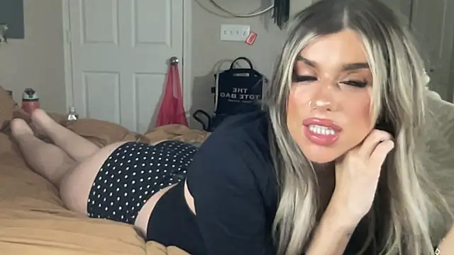 lolamarie  online show from February 6, 4:05 am