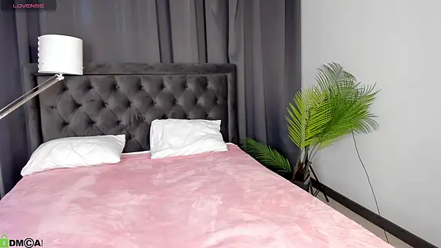 ChloeAlba online show from April 18, 3:31 am