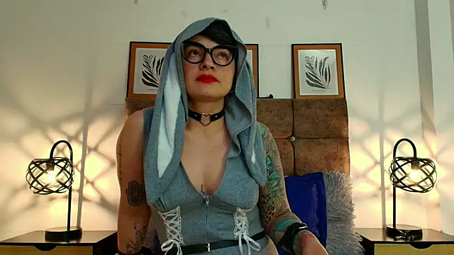 kat paradise online show from April 5, 1:54 pm