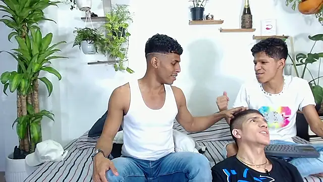 Interracial Snow Bunny online show from February 5, 11:19 pm