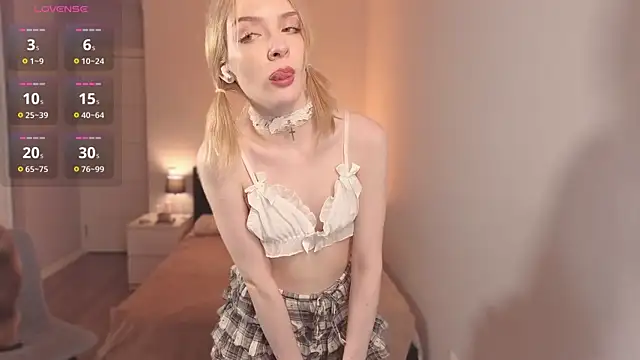 lily moony online show from May 9, 11:29 pm