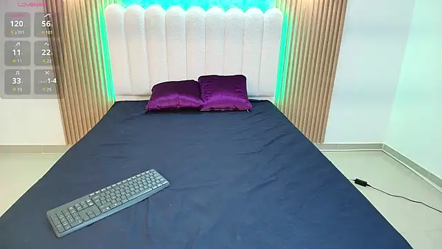 Chloe amourr online show from January 19, 9:38 am