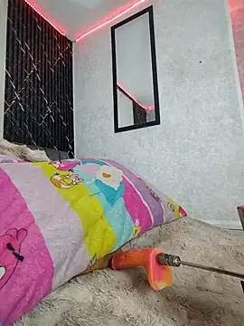 Isis Hot   online show from March 28, 12:48 pm