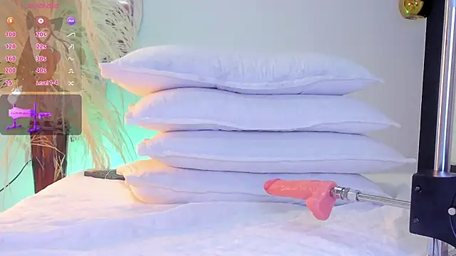 justMolly  online show from April 11, 6:30 am