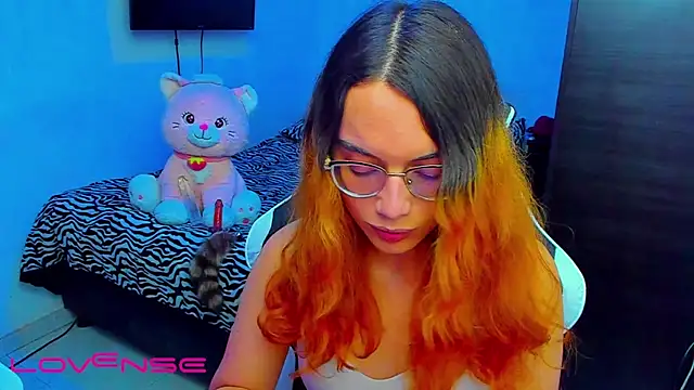 lillykittyyy online show from April 12, 3:09 am