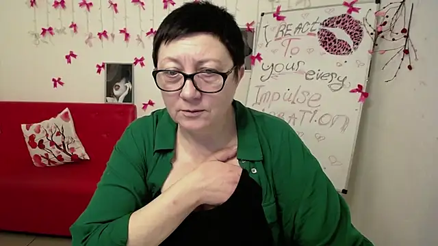 EmilyL0ve online show from March 11, 6:21 pm