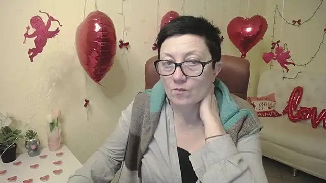 EmilyL0ve online show from February 3, 2:53 am