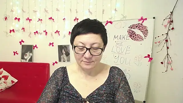 EmilyL0ve online show from February 25, 7:56 pm