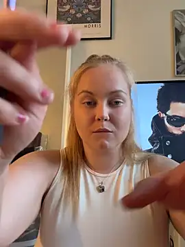 sweet-iina online show from July 8, 3:03 pm
