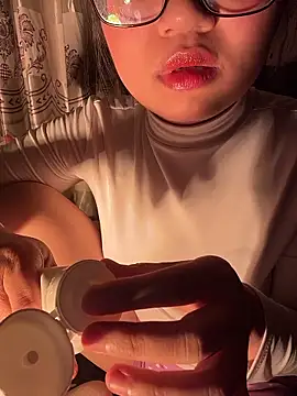 Bong lovelyy online show from January 10, 2:33 pm