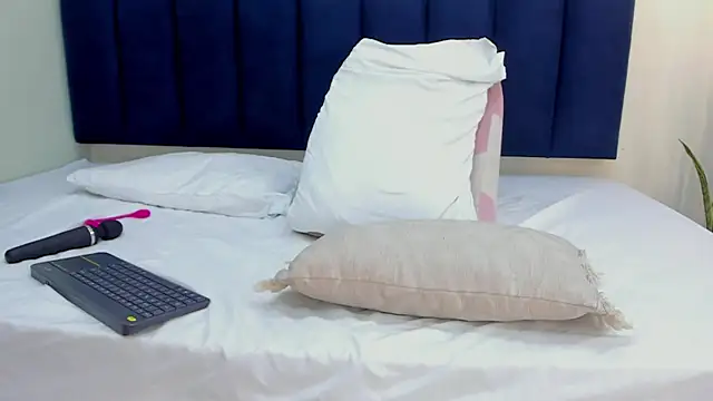 mayaevansmg online show from March 3, 12:22 pm