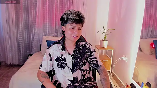 Zury Ramirez online show from April 13, 10:10 pm