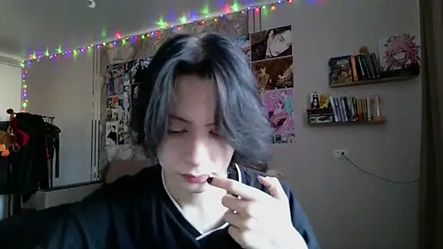 LxayBloom online show from January 16, 10:00 am