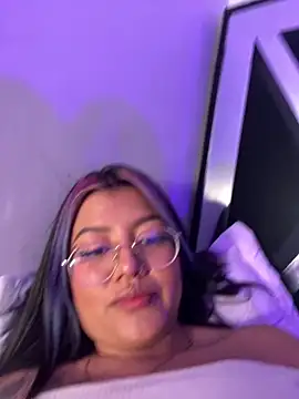 queen of you heart online show from April 17, 5:04 pm