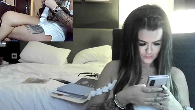 ScottishIvy online show from February 18, 7:02 pm