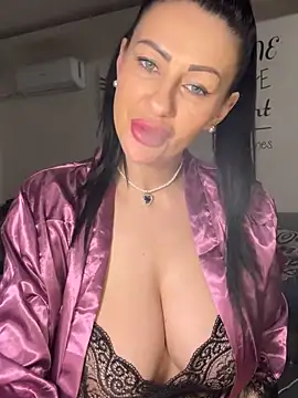 IRISWHITE17 online show from February 10, 5:54 am