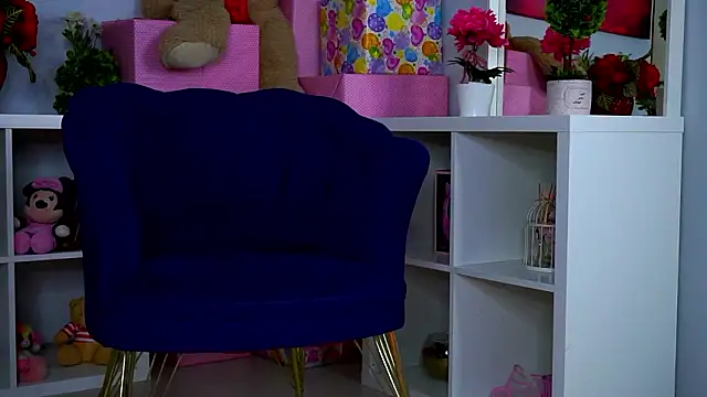 Ava Solis online show from February 5, 7:50 pm